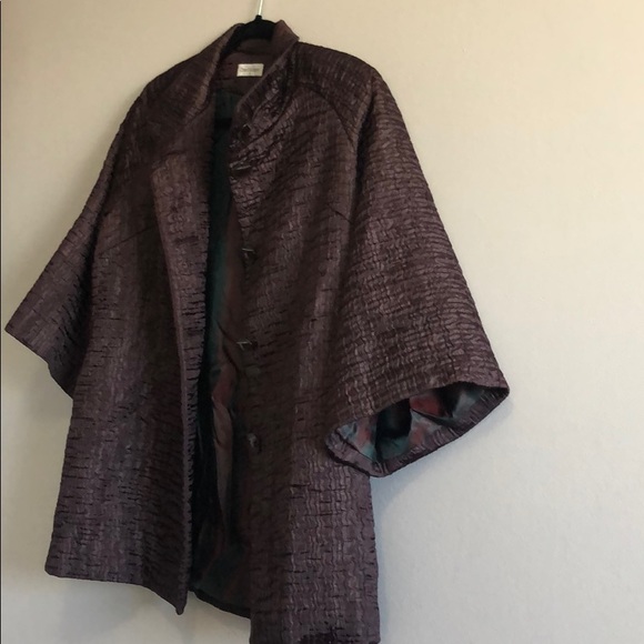 Designer coat with unique texture and lining - Picture 3 of 6